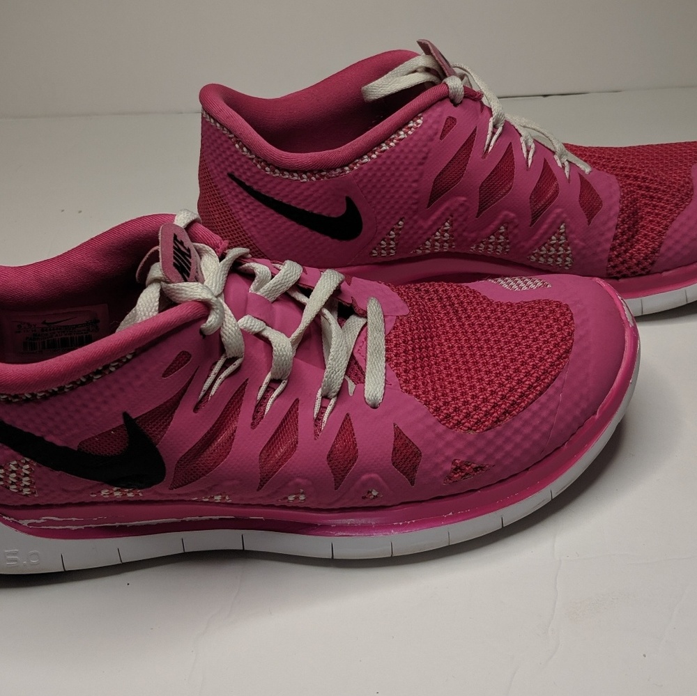 NIKE Free 5.0 Size 6.5Y 644446-602